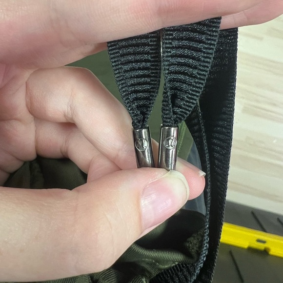 LULULEMON ATHLETICA On the Fly 7/8 Pant Legging Dark Olive Sz 2 Drawstring Crop - Picture 7 of 7